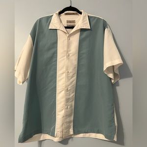 Men’s Arrow size XL vintage shirt. Great shape. P to p 26”.